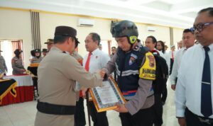 Kapolres beri penghargaan ke anggota