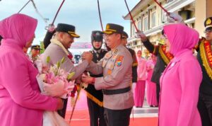 Polres Klaten Gelar Apel Farewell And Welcome Parade,
