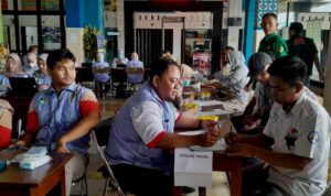 100 Sopir Bus angkutan lebaran jalani pemeriksaan kesehatan. lensa klaten.com