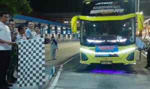 bupati hameneng lepas 10 bus mudik gratis.