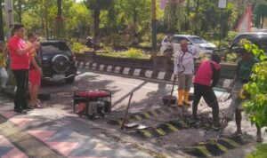 Mas Hamenang Tunggi Langsung Pembongkaran Polisi tidur.lensa klaten.com