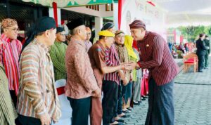 Hamenang Pimpin Upacara petringatan hari kesaktian Pancasila