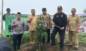 DPRD Klaten Tanam Bibit Pohon Buah Di Kemalang