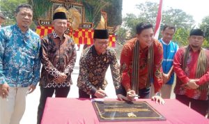 Bupati Klaten Resmikan Jalan Berbahan Khusus Se[panjang 1,8 kilometer.
