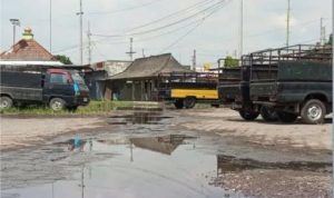 10 tahun lahan parkir psr prambanan masih menggunakan lahan orang lain.