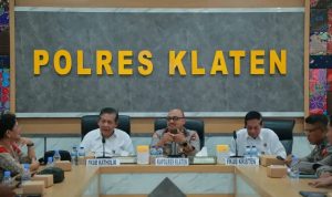 Kapolres silahturohi dengan pengurus gereja di klaten.