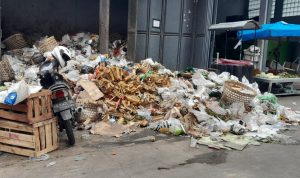Jalaan Rusak Pengankutaan sampah pasar Tidak maksimal